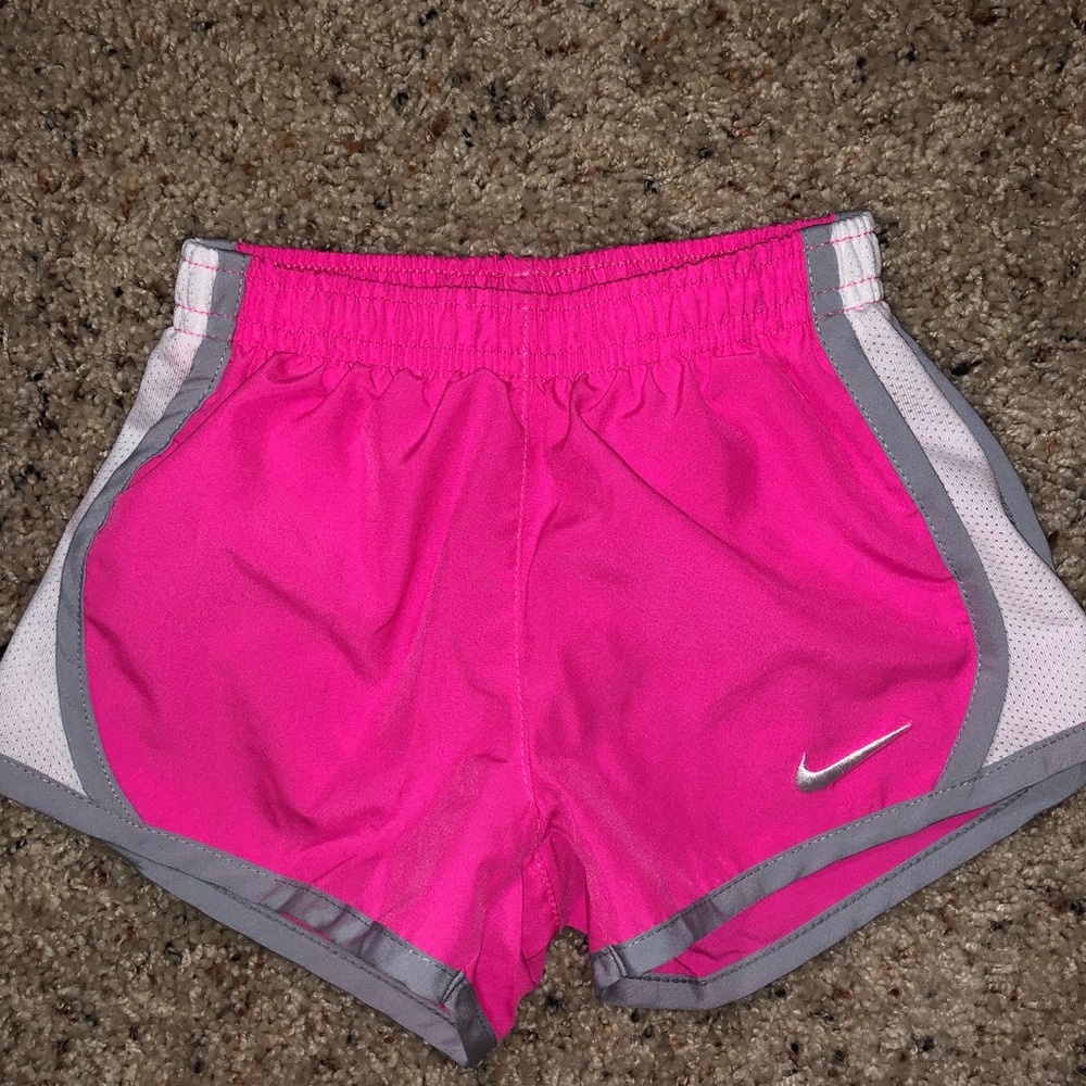 NIKE SHORTS-HOT PINK